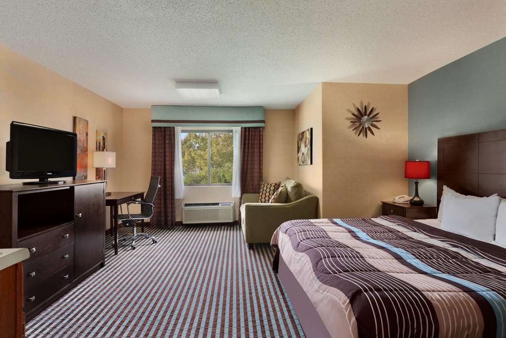 Baymont By Wyndham Latham Albany Airport Hotel Room photo